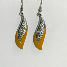 Metal carved hanging earing