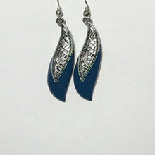 Metal carved hanging earing