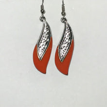 Metal carved hanging earing